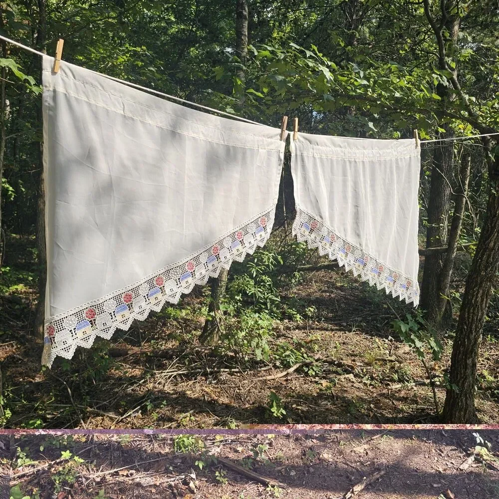 Vintage-Style White Cottage Themed Crochet Trim Cafe Curtains 2 Panels